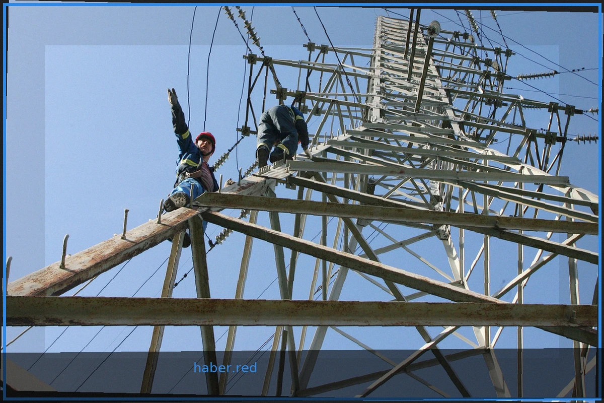 Power engineers restoring networks after storms in three Primorye districts